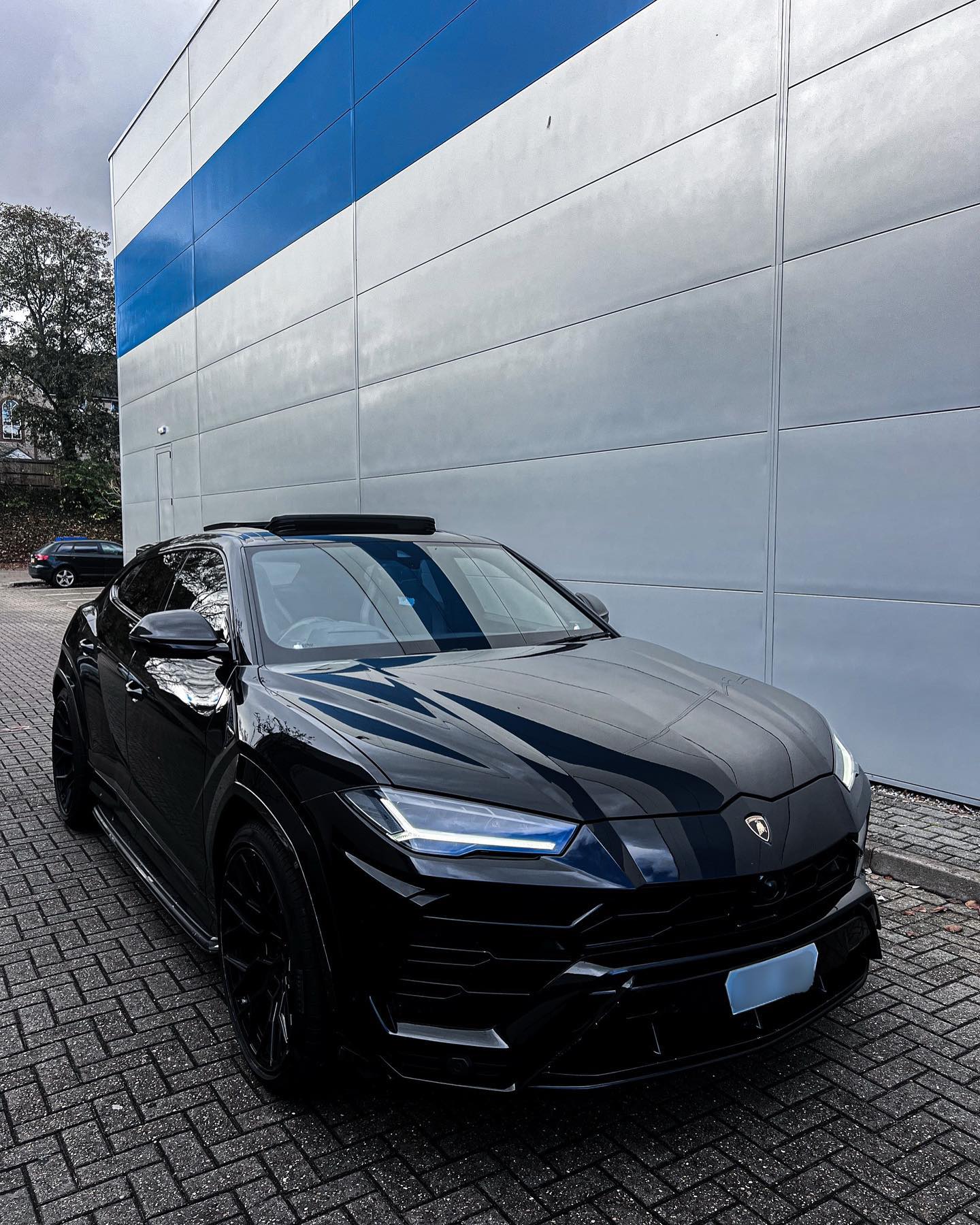 Lamborghini Urus front